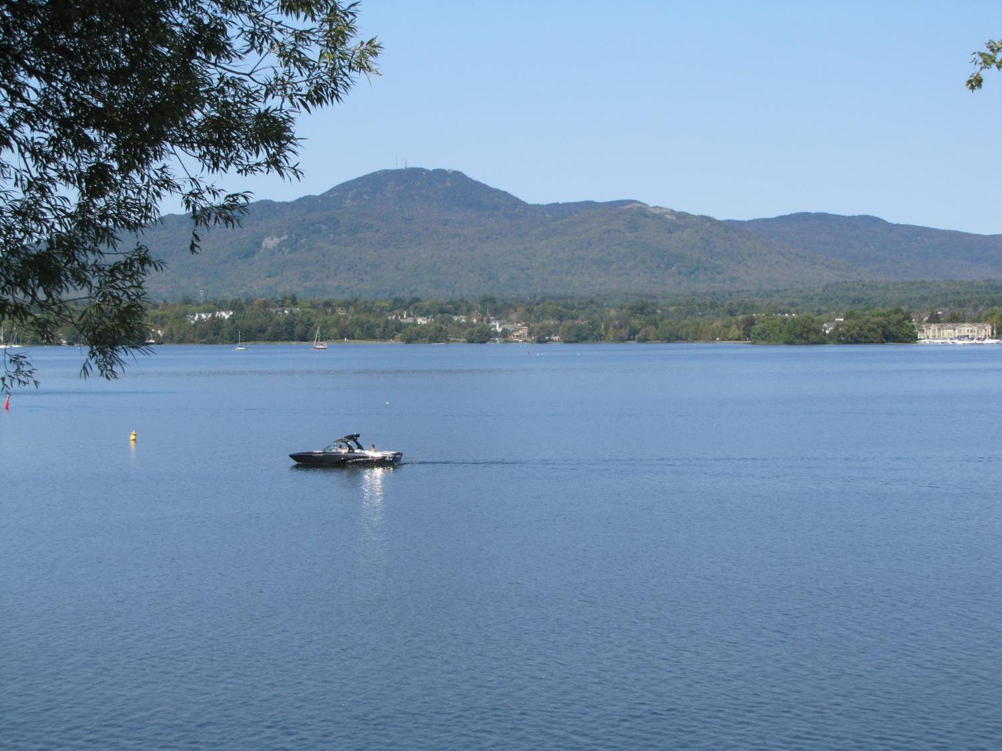 Location Tourisme Estrie - Oberge Du Village Magog Екстериор снимка