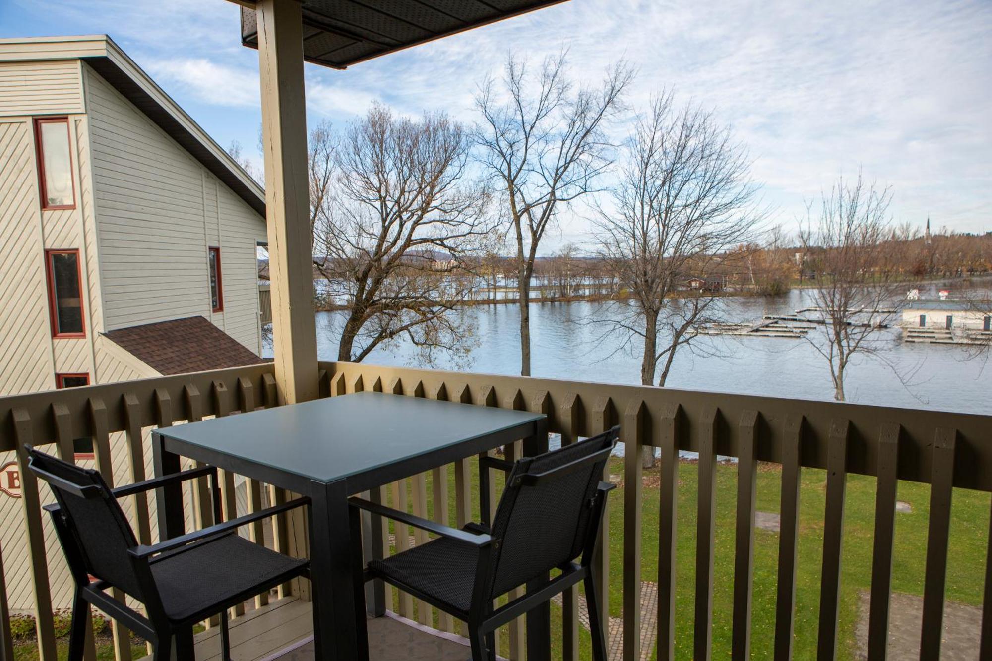 Location Tourisme Estrie - Oberge Du Village Magog Екстериор снимка