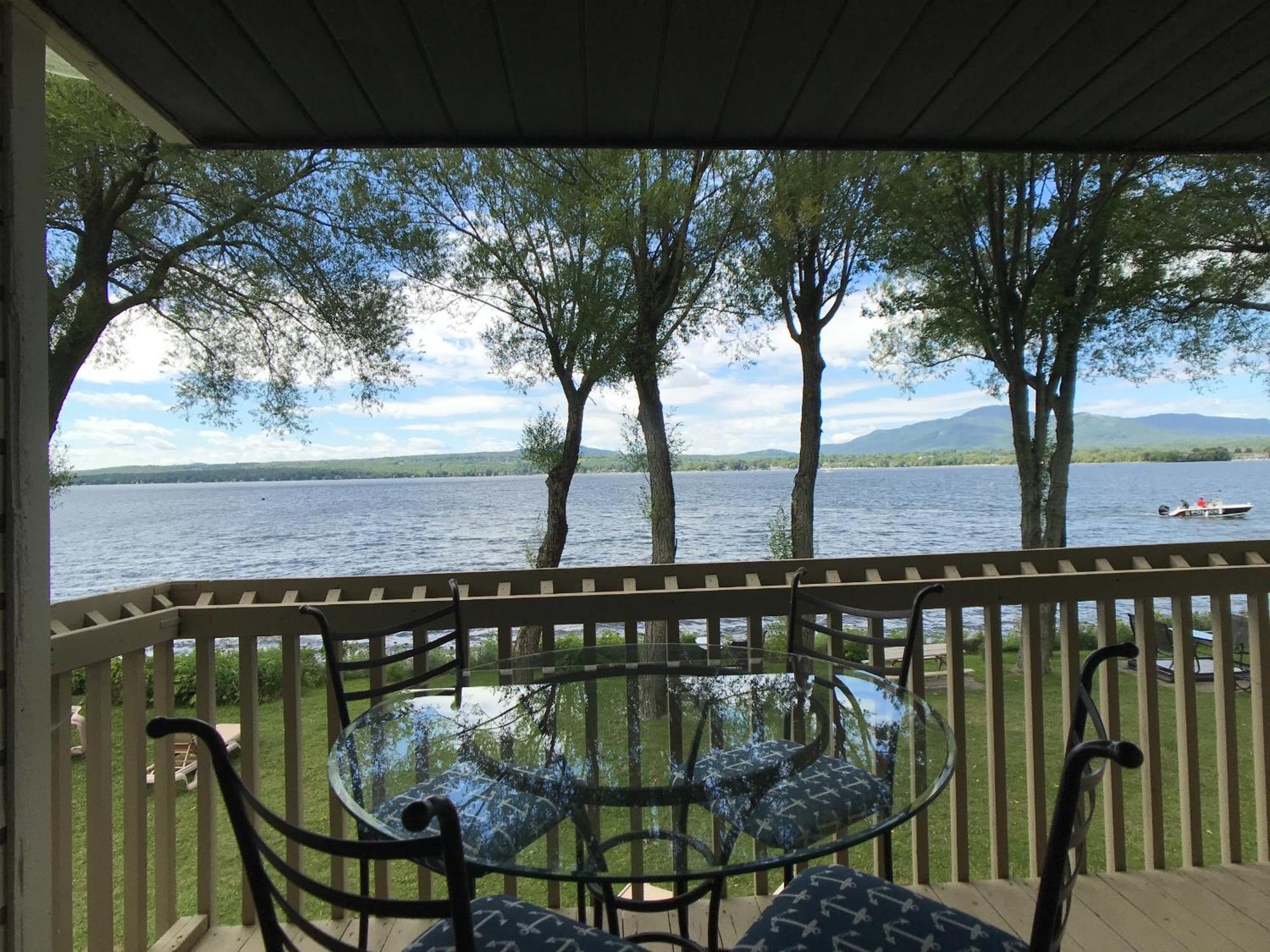 Location Tourisme Estrie - Oberge Du Village Magog Екстериор снимка