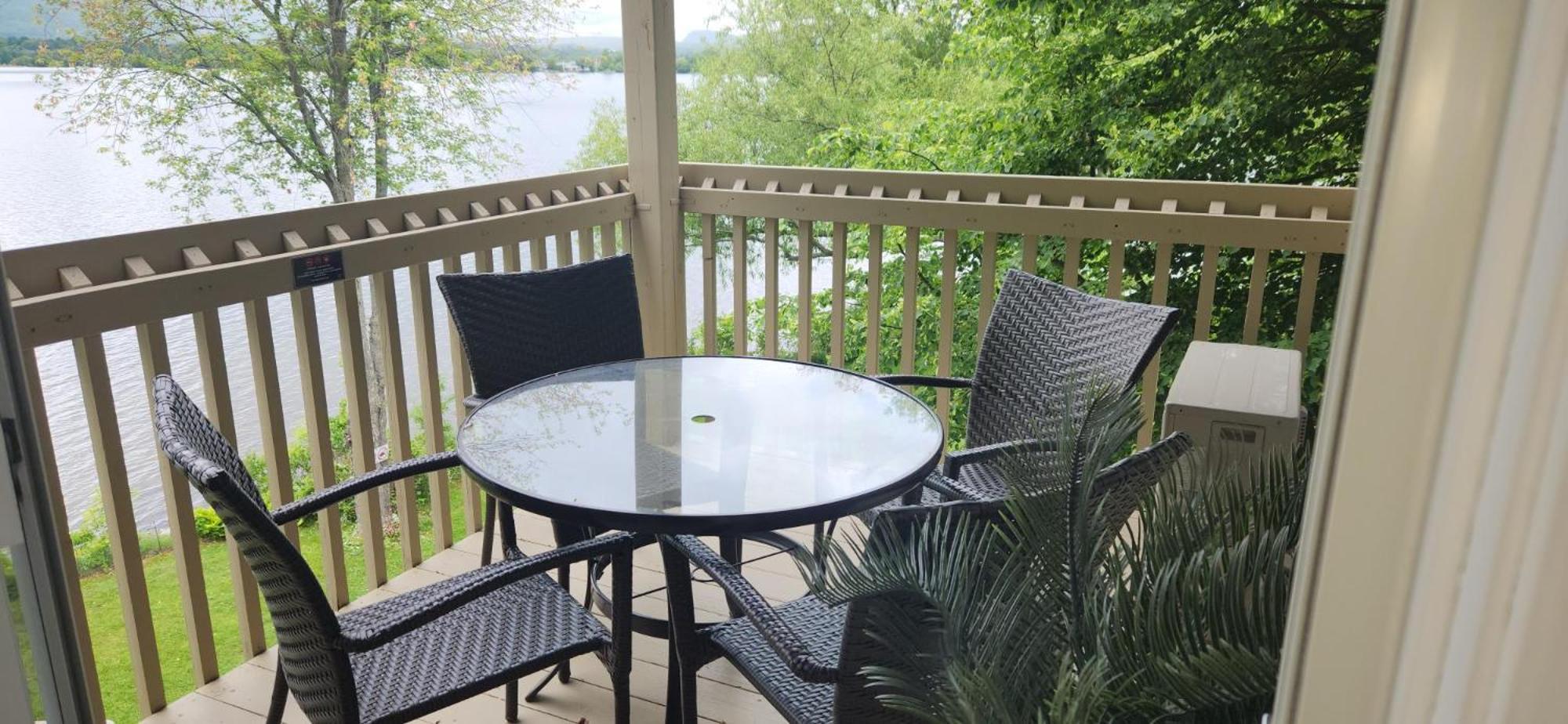 Location Tourisme Estrie - Oberge Du Village Magog Екстериор снимка