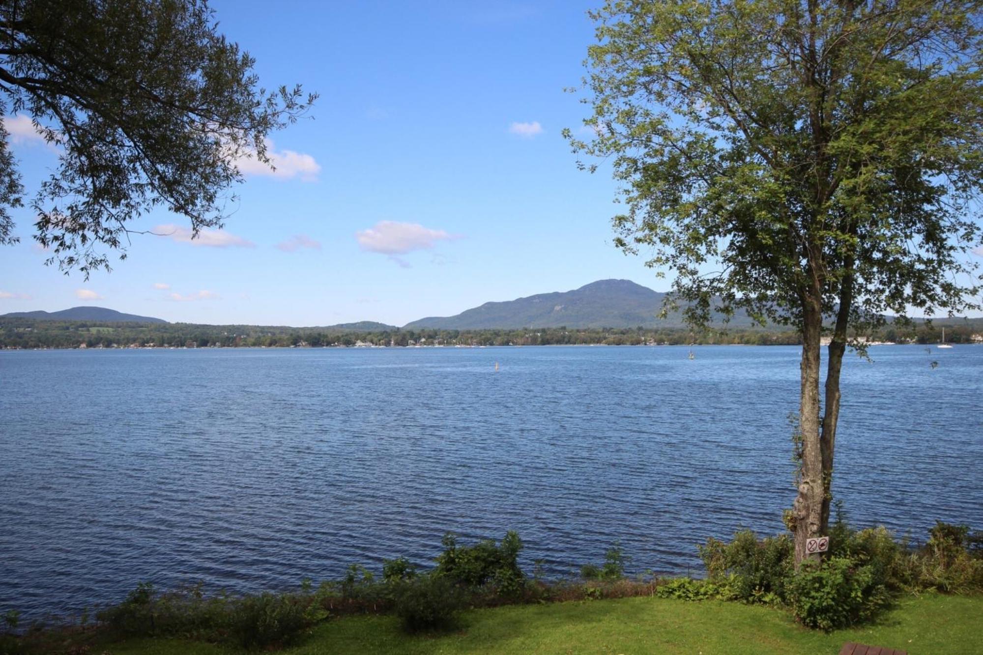 Location Tourisme Estrie - Oberge Du Village Magog Екстериор снимка