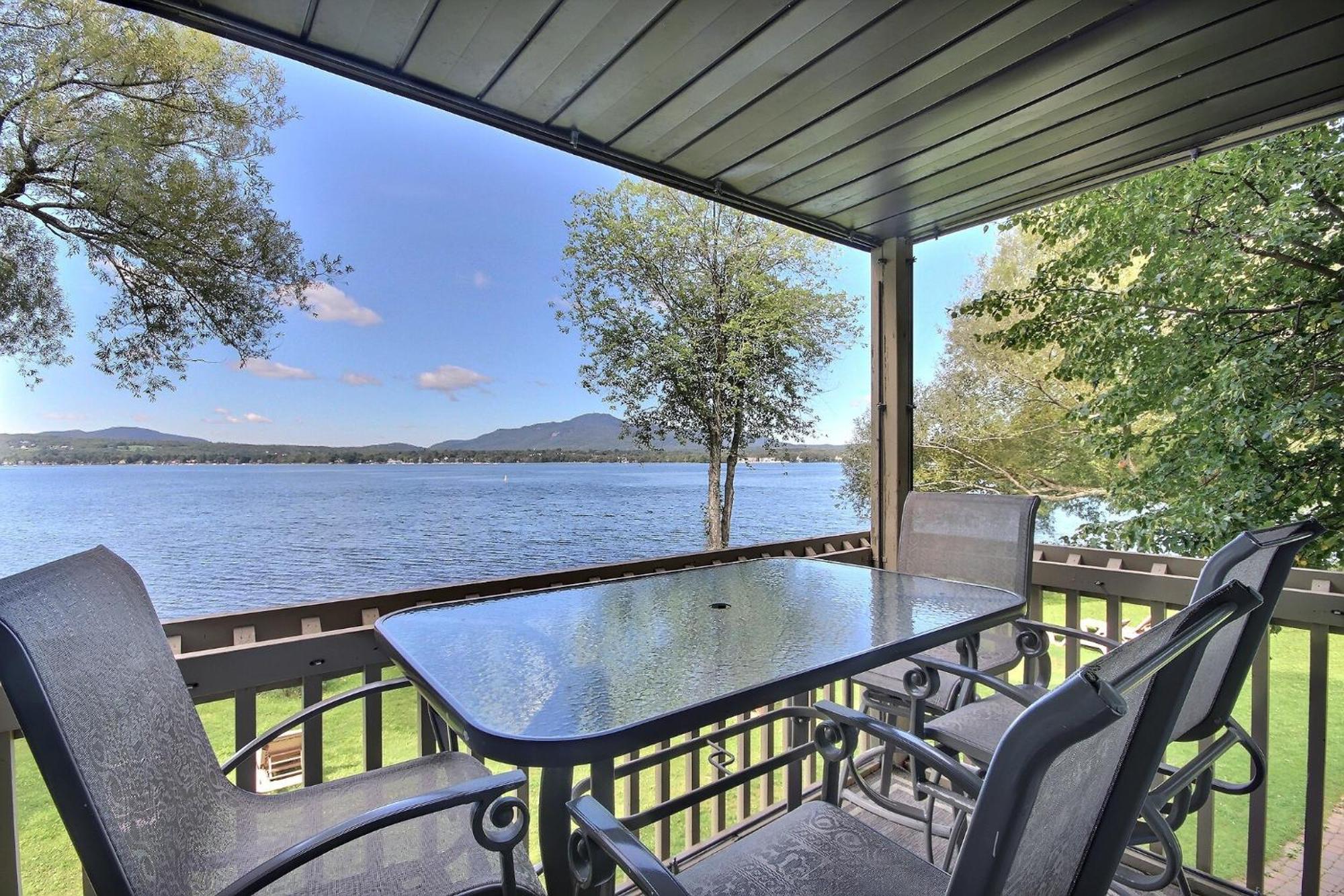Location Tourisme Estrie - Oberge Du Village Magog Екстериор снимка
